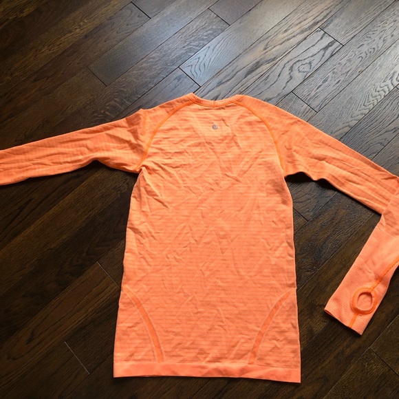 Lululemon Long Sleeve - Picture 5 of 7